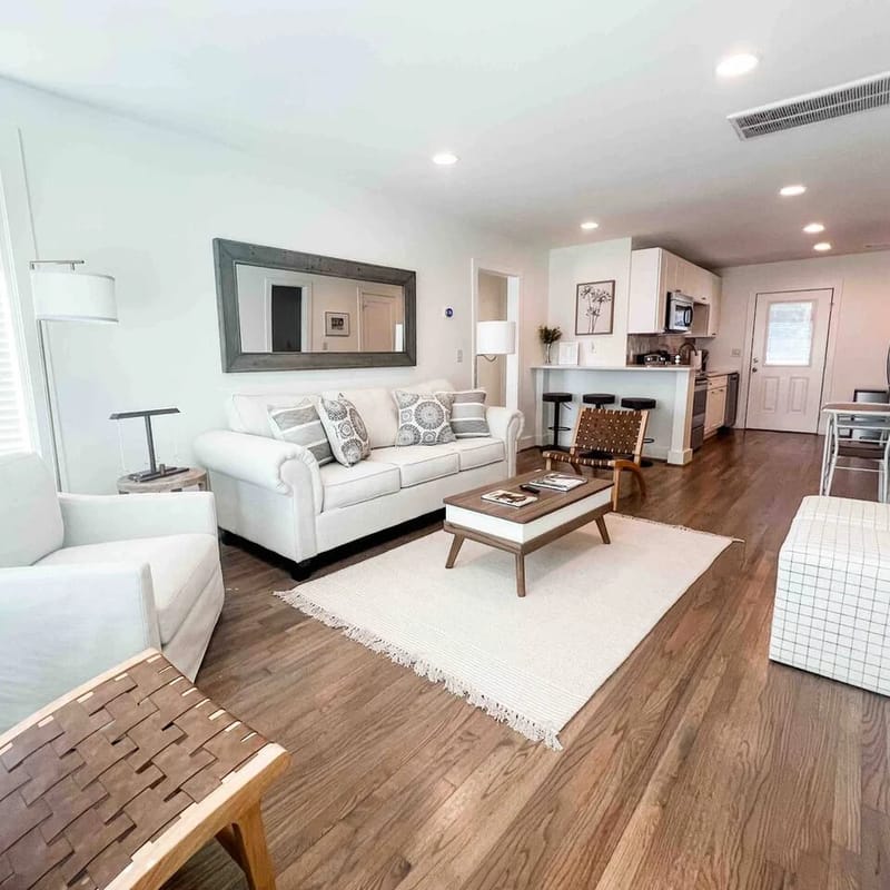 Beautiful 2BR Condo in Homewood next to SOHO