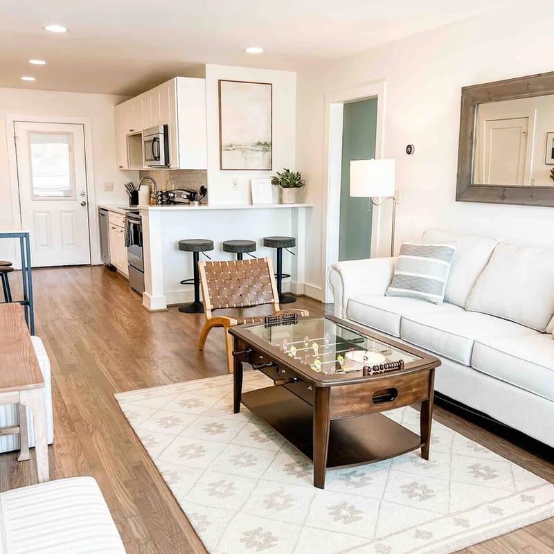 Cute 2 BR Condo Downtown Homewood